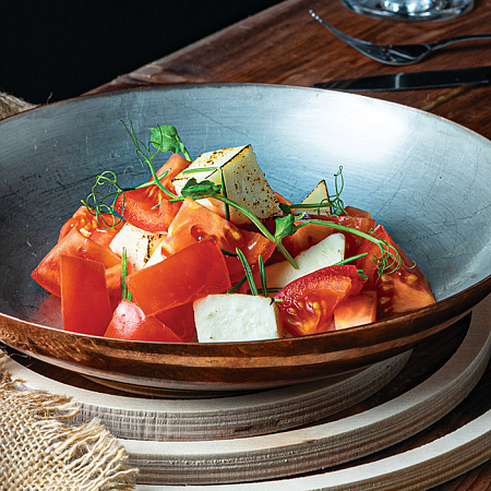 Салат с альпийским сыром