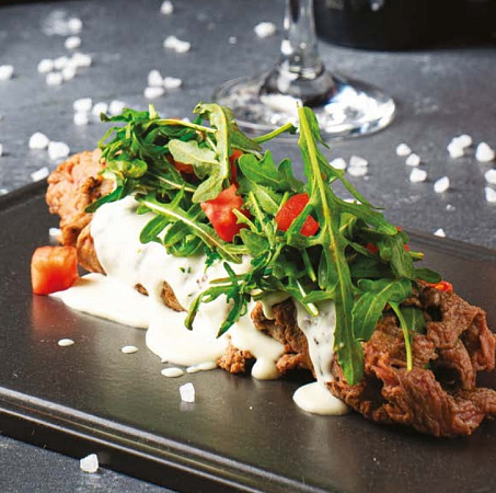 Паярд стейк с сырным соусом