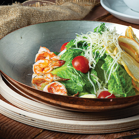 Американский салат «Цезарь» с креветками