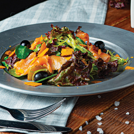 Салат с лососем